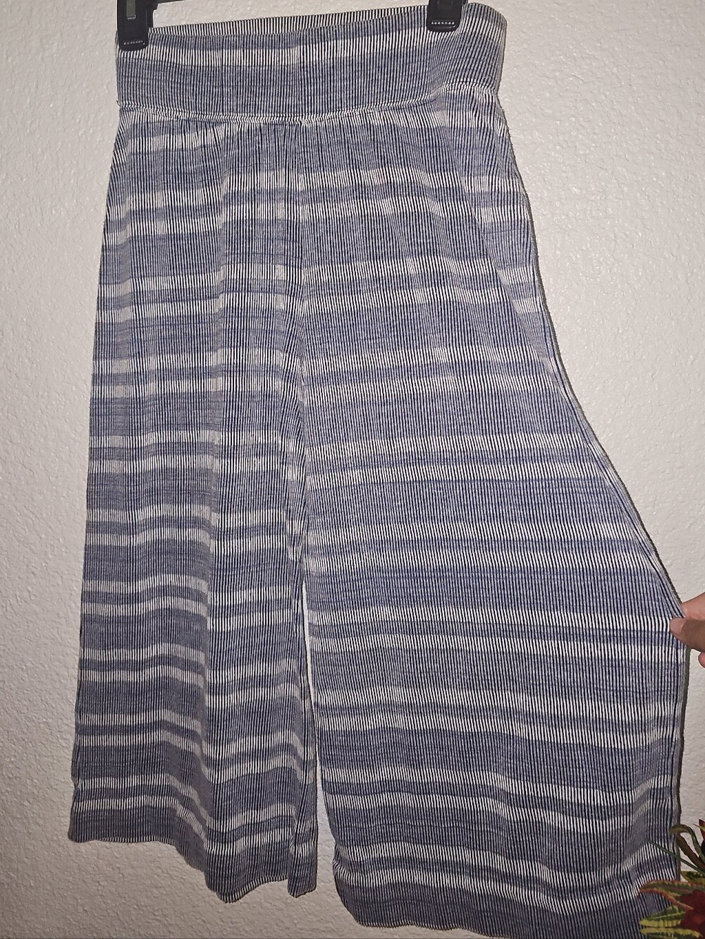 Gap - Picture 2 of 3